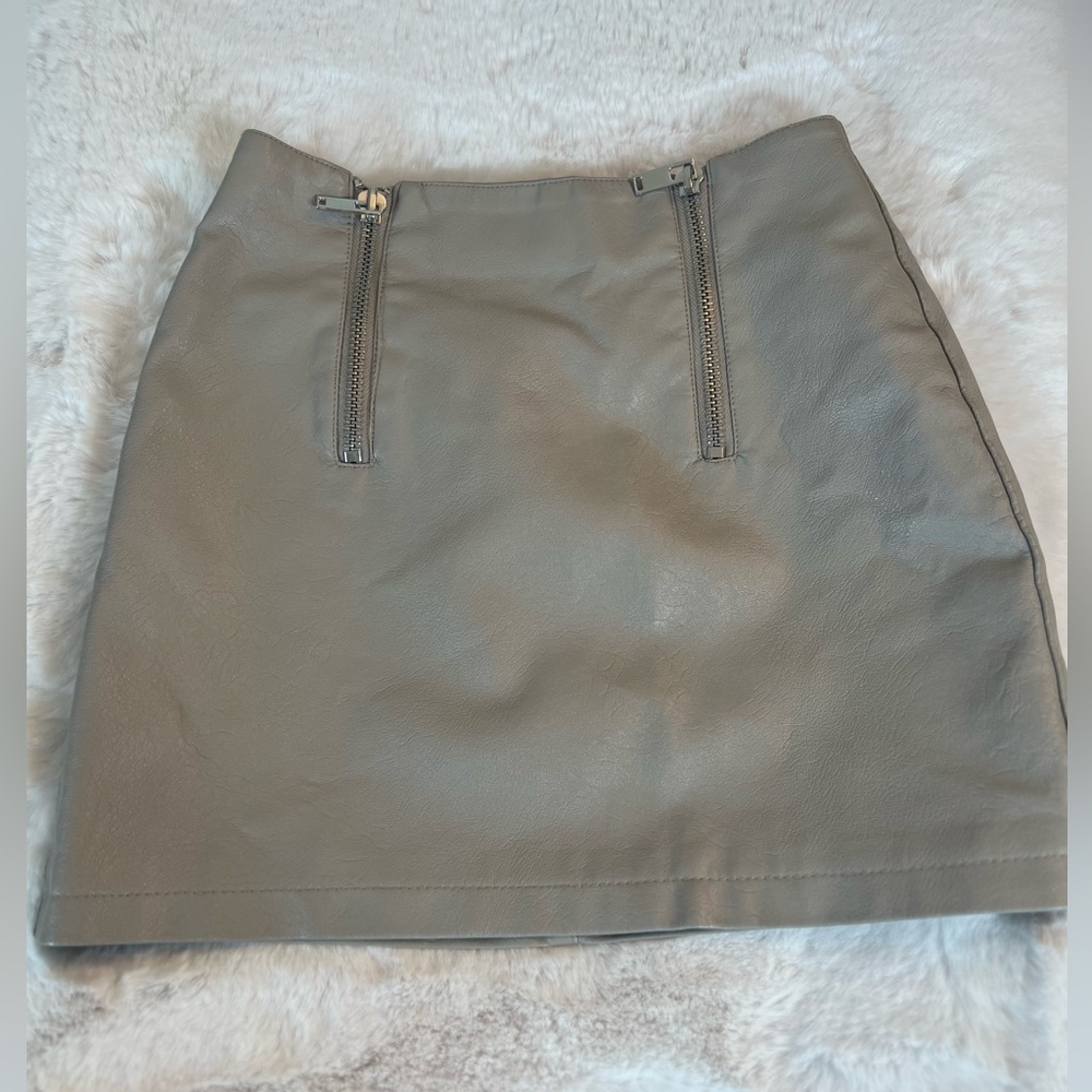 Faux Leather Skirt, Size S, Forever 21, 2 front zipper